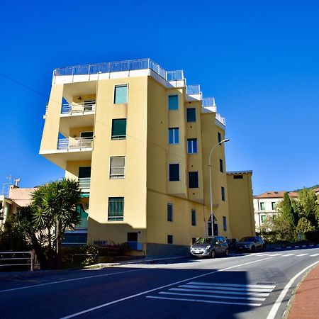 Panorama Apartment In Ospedaletti By Wonderful Italy エクステリア 写真