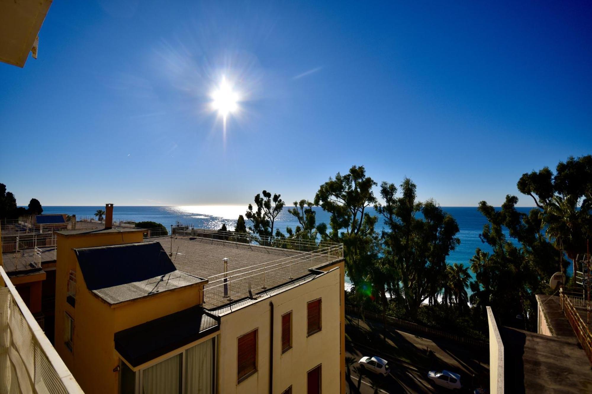 Panorama Apartment In Ospedaletti By Wonderful Italy エクステリア 写真